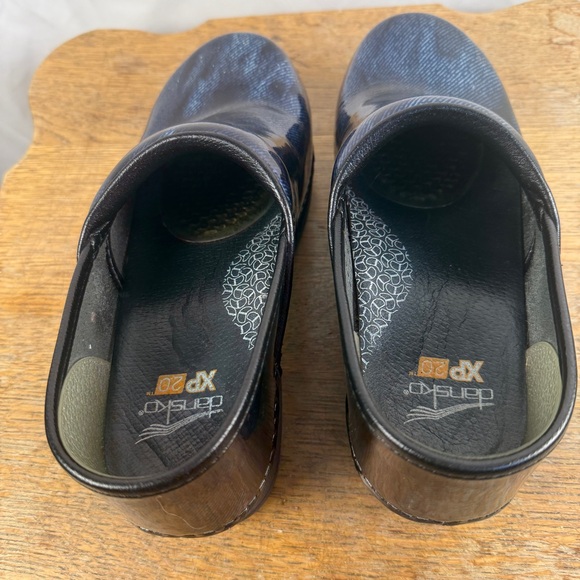 Dansko XP 2.0 Colorshift Patent Navy leather clog, Size 37, medical, nurse - Picture 4 of 7